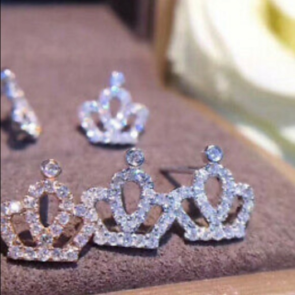 New Sterling silver Crown Diamond Stud Earrings - Picture 2 of 2